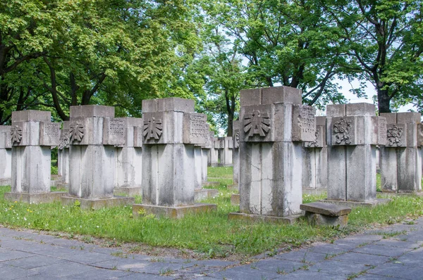 Гданьск, Польша - 22 мая 2017 года: Кладбищные памятники героев Заспы . — стоковое фото