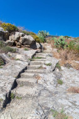 Mgarr IX-Xini Gozo Adası Malta için yol merdivende.