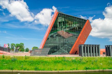 Gdansk, Polonya - 14 Haziran 2017: Buidling Müzesi İkinci Dünya Savaşı bahar.