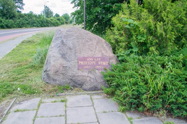 Gdansk, Pologne - 17 juin 2017 : Monument pour le 100e anniversaire du fossé sur la Vistule . — Photo