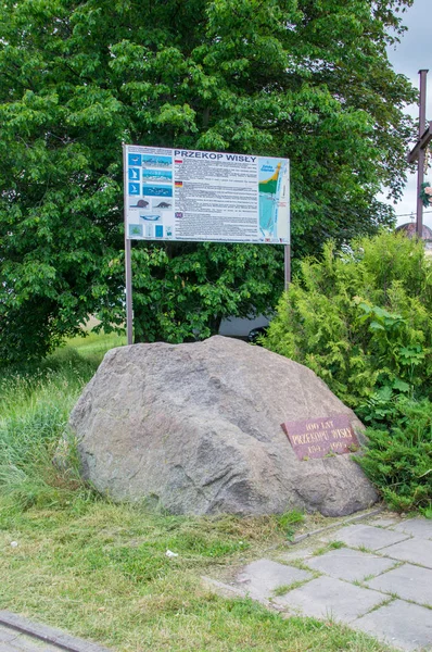 Gdansk, Pologne - 17 juin 2017 : Monument pour le 100e anniversaire du fossé sur la Vistule . — Photo