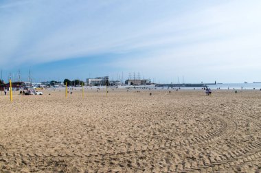 Gdynia, Polonya - 20 Ağustos 2017: Gdynia plaj sabah.