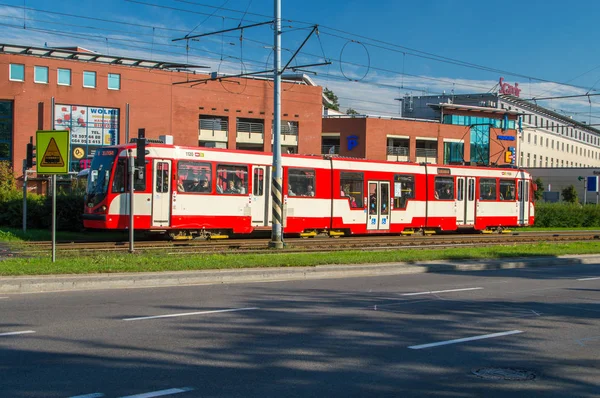 Gdansk, Poland - September 21, 2017: Red and white tram in Gdansk. — Stock Photo, Image