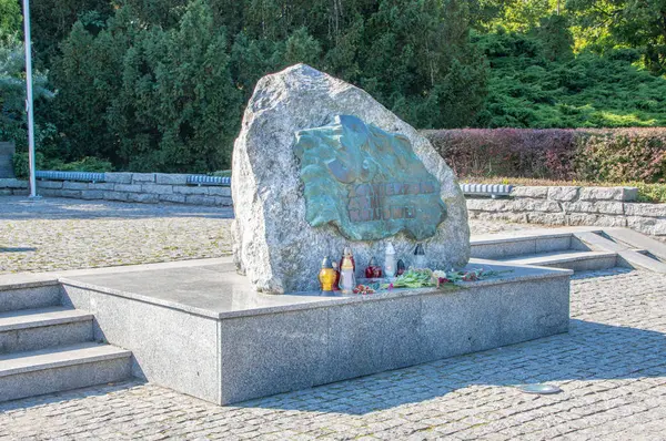 Torun, Polonya - 29 Eylül 2017: Torun'da ev ordu askerleri için anıt.