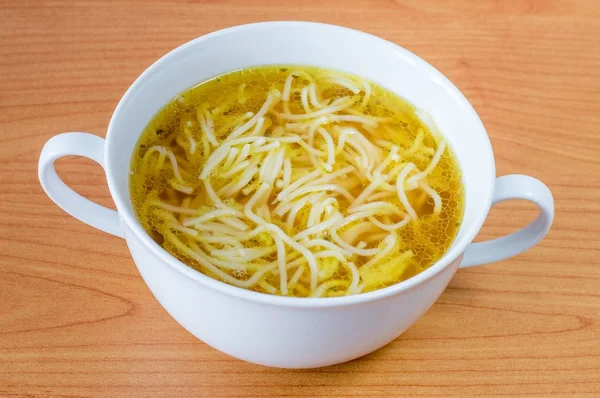 Sopa de caldo de res con pasta . — Foto de Stock