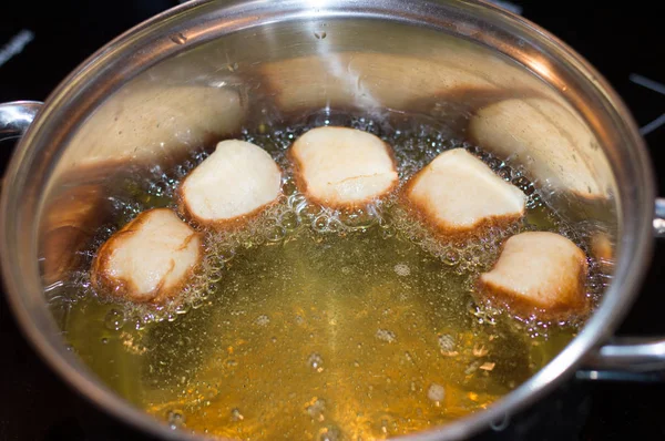 Stekning mini paczki. — Stockfoto