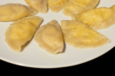 Soğan, kuark ve patates köfte bilir Polonya'da Rus köfte (Lehçe: Piergi ruskie).