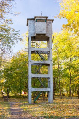 Westerplatte Gdansk, Polonya, sonbahar zamanında kule.