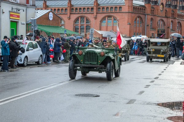 Historycznych samochodów w Narodowe Święto Niepodległości w Gdańsku w Polsce. Świętuje 99-rocznicy niepodległości. — Zdjęcie stockowe