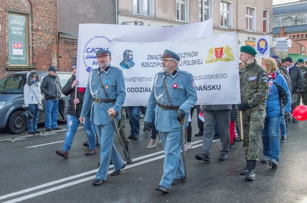 Pilsudski Unie vieren van de nationale dag van de onafhankelijkheid in Gdansk in Polen. 99e verjaardag van de onafhankelijkheid viert. — Stockfoto