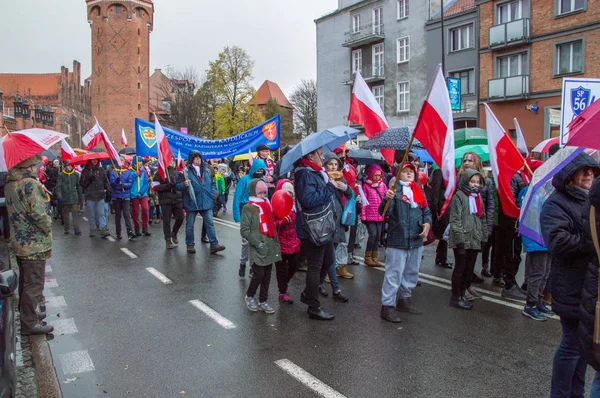 Multitud en el Día Nacional de la Independencia en Gdansk en Polonia. Celebración del 99º aniversario de la independencia . — Foto de Stock