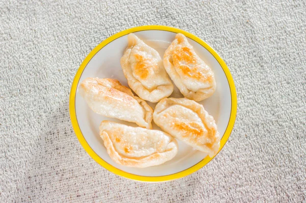 Bovenaanzicht Voor Pools Huisgemaakte Gefrituurde Dumplings Bekend Als Pierogi Witte — Stockfoto