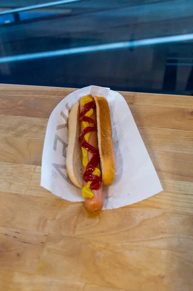Danzica Polonia Dicembre 2017 Hot Dog Ikea Con Senape Ketchup — Foto Stock