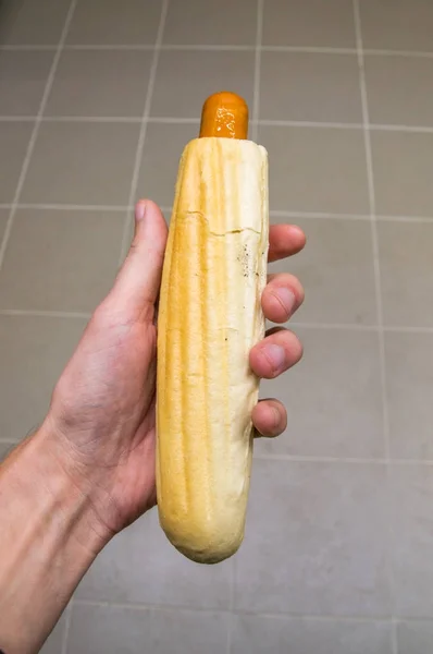 Französisch Hot Dog Der Hand Des Mannes — Stockfoto
