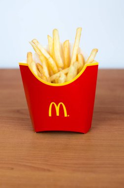 Pruszcz Gdanski, Polonya - 15 Aralık 2017: Mcdonald's dan patates kızartması kapat.