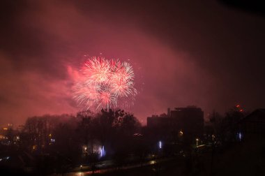 Patlama sırasında Gdansk 2018 yeni yıl kutlamaları havai fişek.
