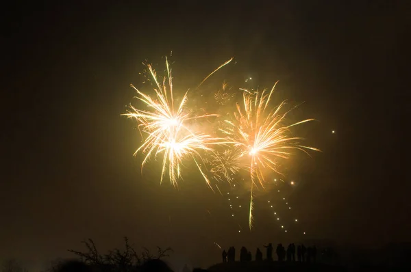 2018年在格但斯克庆祝新的一年期间燃放烟花 — 图库照片