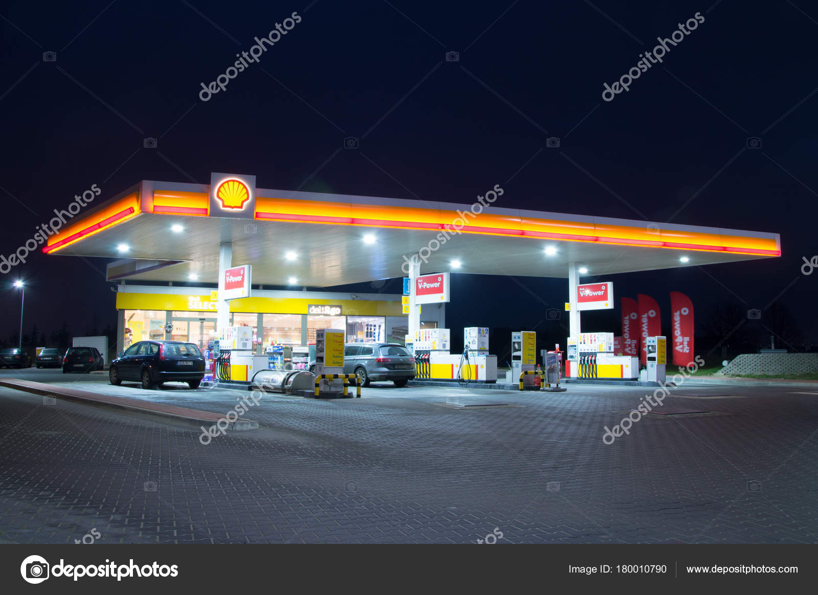 Gdansk Poland January 2018 Shell Gas Station Night — Stock
