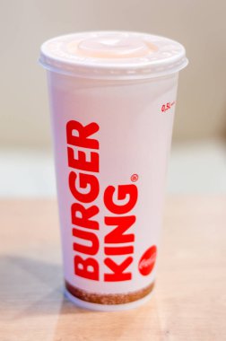 Gdansk, Polonya - 11 Ocak 2018: Beyaz Kupası Fanta Burger King restoranı ile Burger King of.