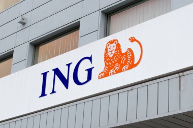 Gdansk, Polonya - 14 Ocak 2018: ING Bank logosu Gdansk şube girişte yukarıda.