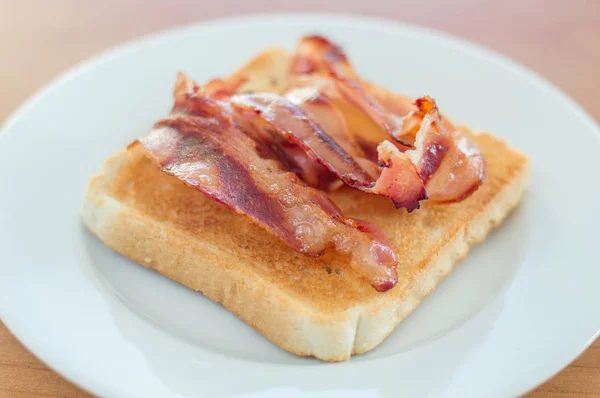 Bacon Frito Torrada Placa Branca — Fotografia de Stock