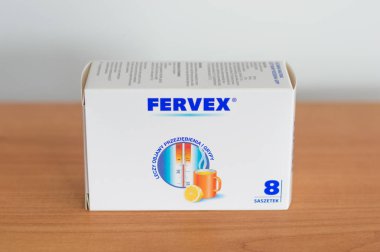 PRUSZCZ Gdanski, Polonya - 5 Mart 2018: Fervex grip veya ateş için kullanılan tıbbi.