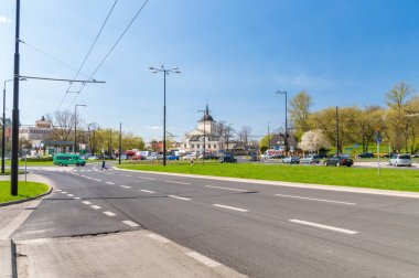 Lublin, Polonya - 14 Nisan 2018: Piotr Mohyla, Lwowska Caddesi ve Metropolitan roundabout.