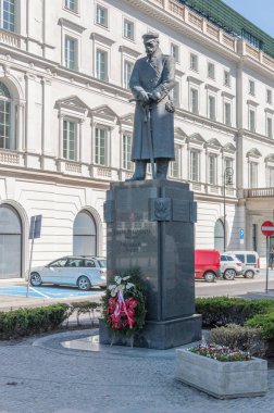 Warsaw, Polonya - 20 Nisan 2018: Polonya, ilk Mareşal Jozef Klemens Pilsudski anıt