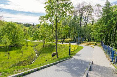 Giriş yolu central Park'a Olsztyn, Polonya.