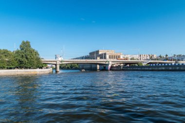 Pregolya Nehri üzerindeki köprü.