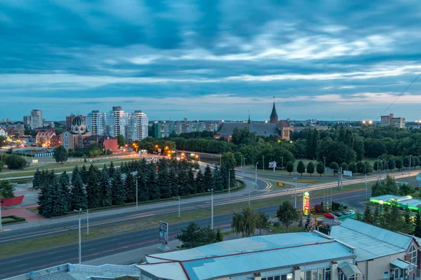 Kvällsutsikt över Kaliningrads centrum. — Stockfoto