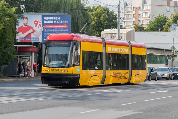 Polish tram Pesa Swing 121 NaK in Kaliningrad. — Stock Photo, Image