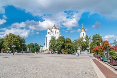 Zafer meydanı ve arka planda Kurtarıcı İsa Katedrali.