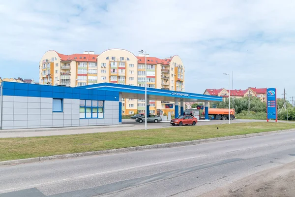 Posto de gasolina Surgutneftegaz em Zelenogradsk . — Fotografia de Stock