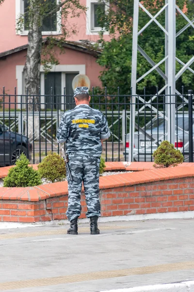 Ochroniarz stacji Zelenogradsk Novy. — Zdjęcie stockowe