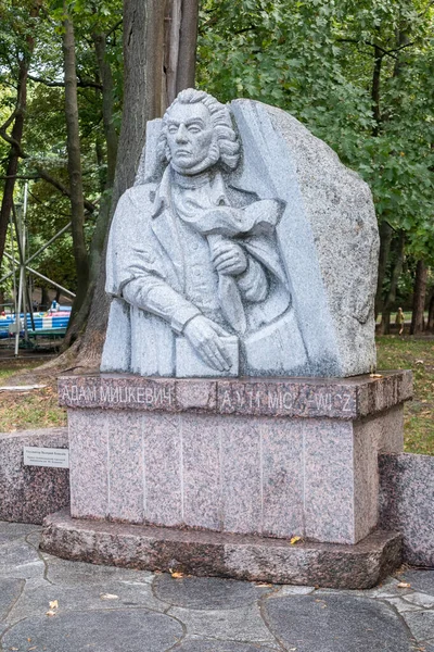 Adam Mickiewicz emlékműve Zelenogradszkban. — Stock Fotó