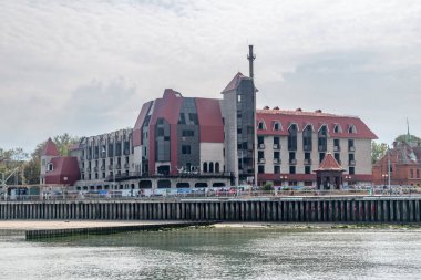 Baltık Denizi 'ndeki yıkık bina.