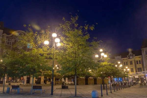 Plein in het centrum van Ostrava 's nachts. — Stockfoto