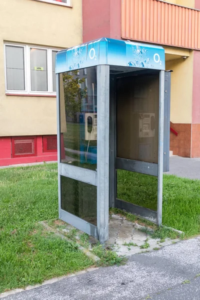 O2 telefonkiosk i Ostrava. — Stockfoto