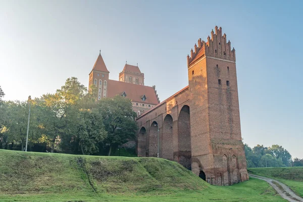 Ochtend uitzicht op kasteelbogen van Teutoonse Orde Kasteel in Kwidzyn, Polen. — Stockfoto