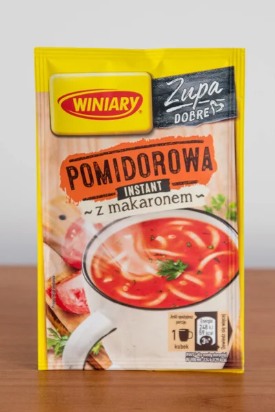 Winiary Zupa Dobre tomato soup with loodles. — стокове фото