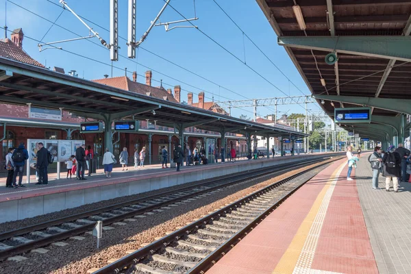 Plataformas en Malbork estacion de tren . — Foto de Stock