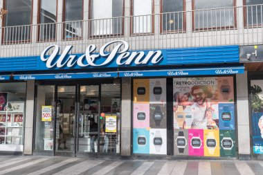 Ur & Penn mağazası. Ur & Penn, saat, mücevher ve mücevher satan İsveç perakende zinciri..