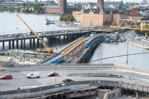 Автомобільні і залізничні мости в Стокгольмі.. — стокове фото