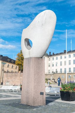 Modern heykel Evert Taubes Terrass 'da çözülür..