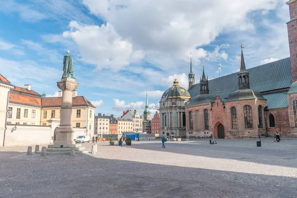 Blick auf den Platz mit der Statue von Birger Jarl. — Stockfoto