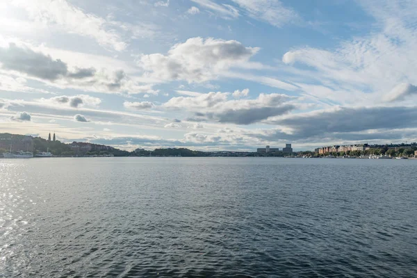 Riddarfjarden（英文：The Knight Firth）是斯德哥尔摩中部马拉伦湖最东边的海湾. — 图库照片