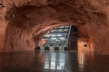 İsveç, Stockholm 'deki Radhuset İstasyonu' nda korunmasız ana kaya..