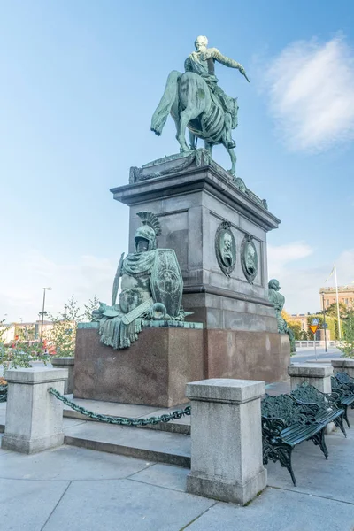 Vue arrière de la statue équestre de Gustav II Adolphe . — Photo