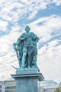 Kungstradgarden parkında İsveç Kralı Charles Xiii 'nin heykeli.
